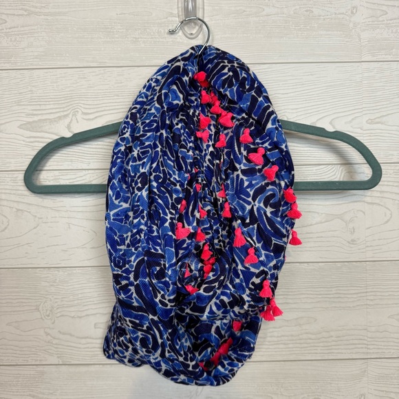 Lilly Pulitzer Resort Infinity Loop Scarf Navy Taverna Tile Allover - Picture 2 of 6